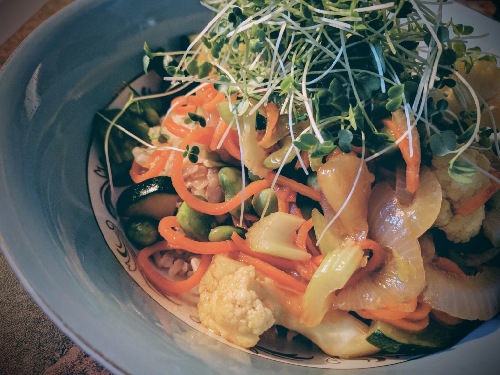 Recette // Sauté de légumes et edamame sauce aigre-douce aux&nbsp;ananas